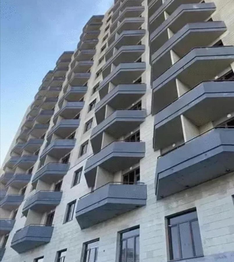 Beautiful Apartment With 3 Balconies In The Center Of Jereván Kültér fotó