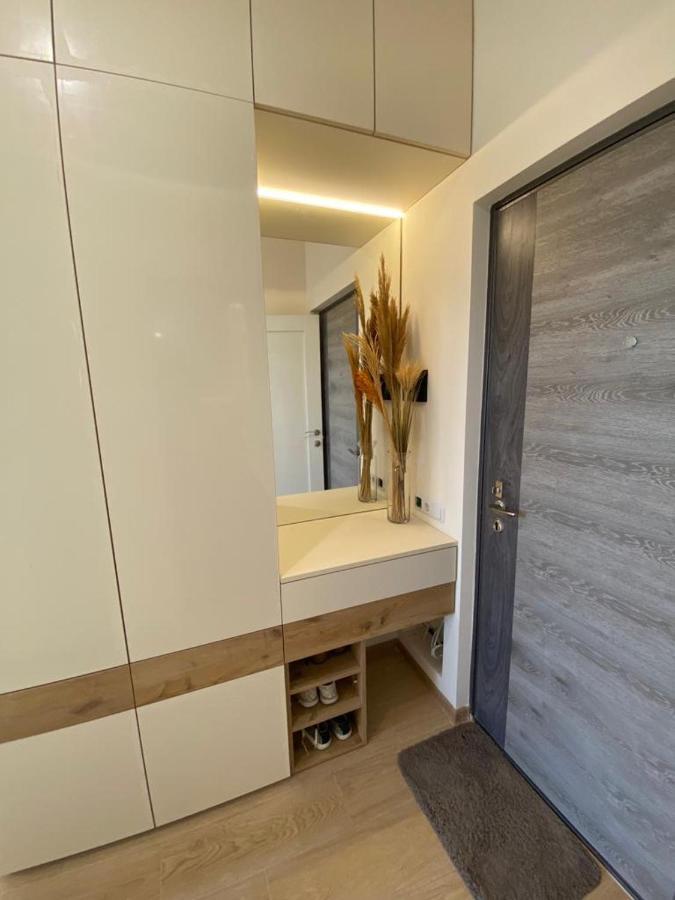 Beautiful Apartment With 3 Balconies In The Center Of Jereván Kültér fotó
